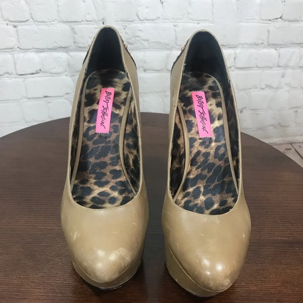 Betsey Johnson 6” tall Platforms Taupe Brown 8.5